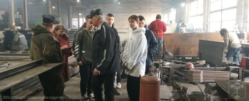 Экскурсия студентов многопрофильного колледжа в ООО «Редан», проводимая в рамках месячника, посвященного всемирному дню охраны труда Экскурсия студентов многопрофильного колледжа в ООО «Редан», проводимая в рамках месячника, посвященного всемирному дню охраны труда